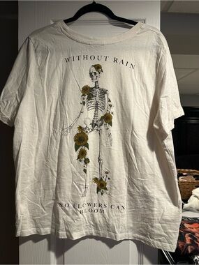 Graphic Short Sleeve Tee with Sunflower Skeleton - White